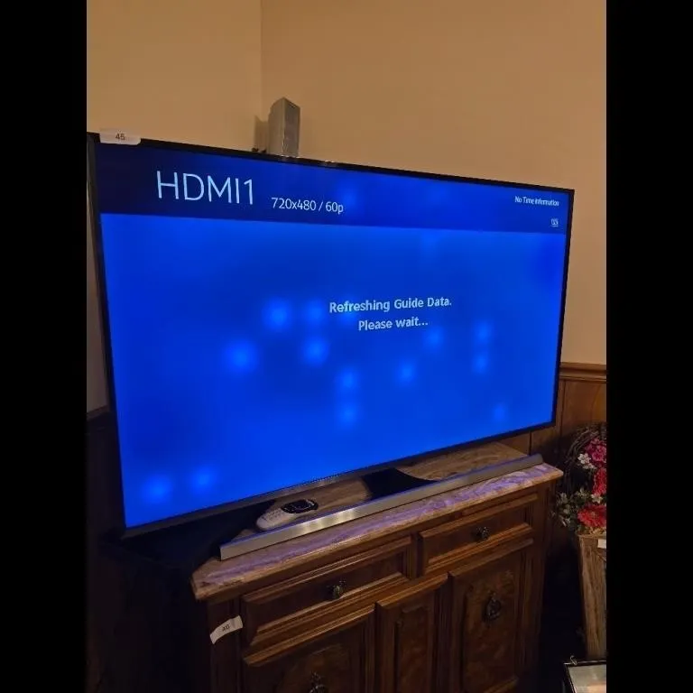 Samsung UN60JU7100 60" 4K Smart LED TV with Remote
