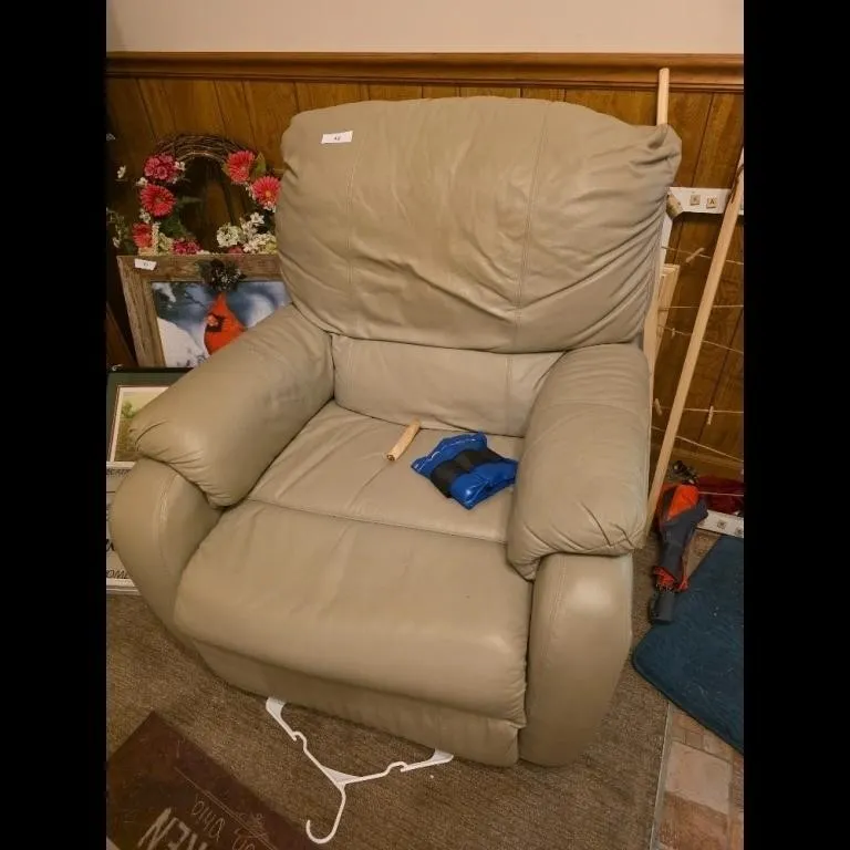 Tan Leather Recliner Good Used Condition $150.00