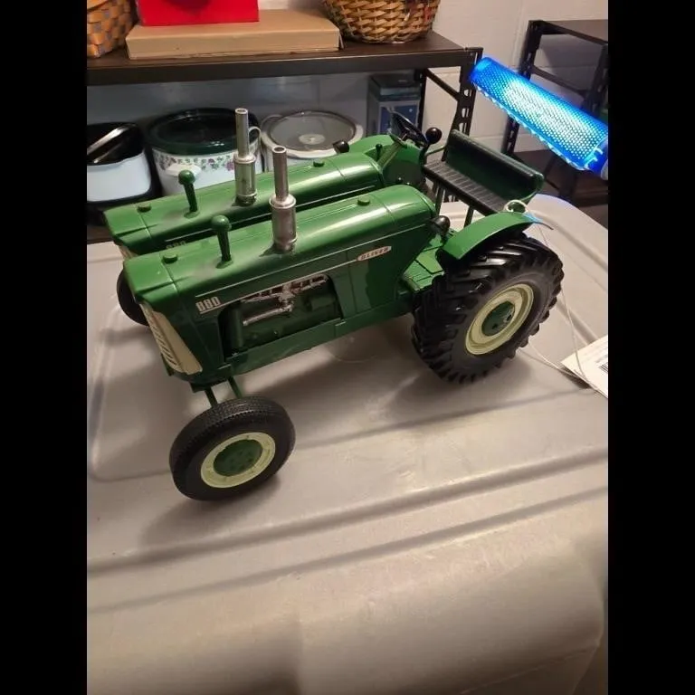 Oliver 880 Tractor 1:16 Scale Diecast Model Toy