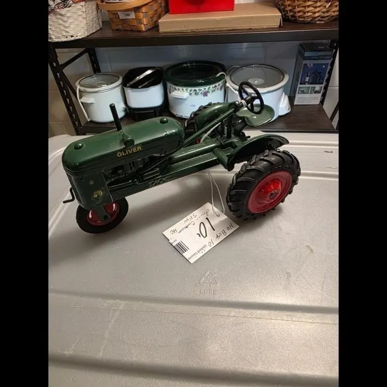 Vintage Oliver 40 Toy Tractor