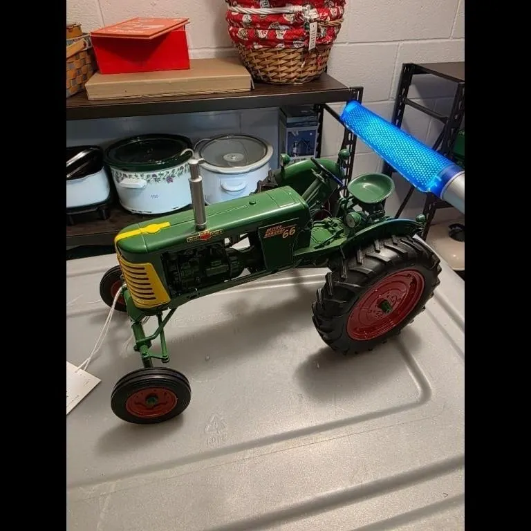 Oliver Row Crop 66 Tractor Toy Model Green