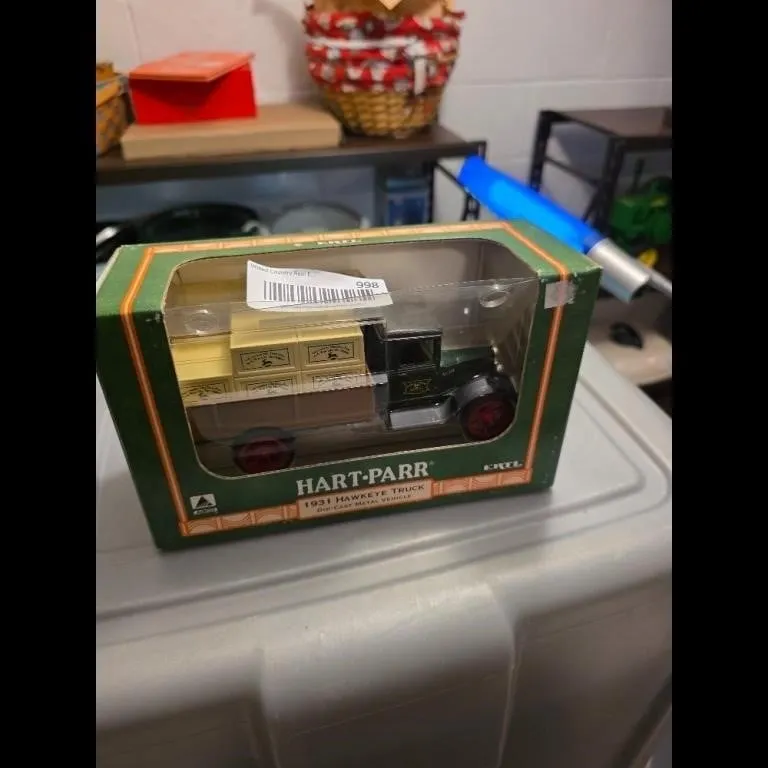 Hart-Parr 1931 Hawkeye Truck Die-Cast Metal Vehicl