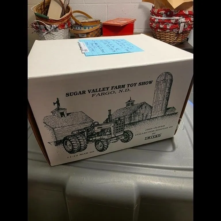 Ertl 1995 Sugar Valley Farm Toy Show 1955 Oliver C
