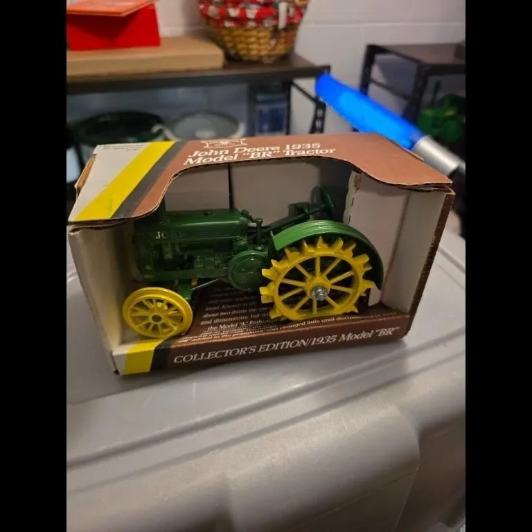 John Deere 1935 Model "BR" Tractor Collectors Edit