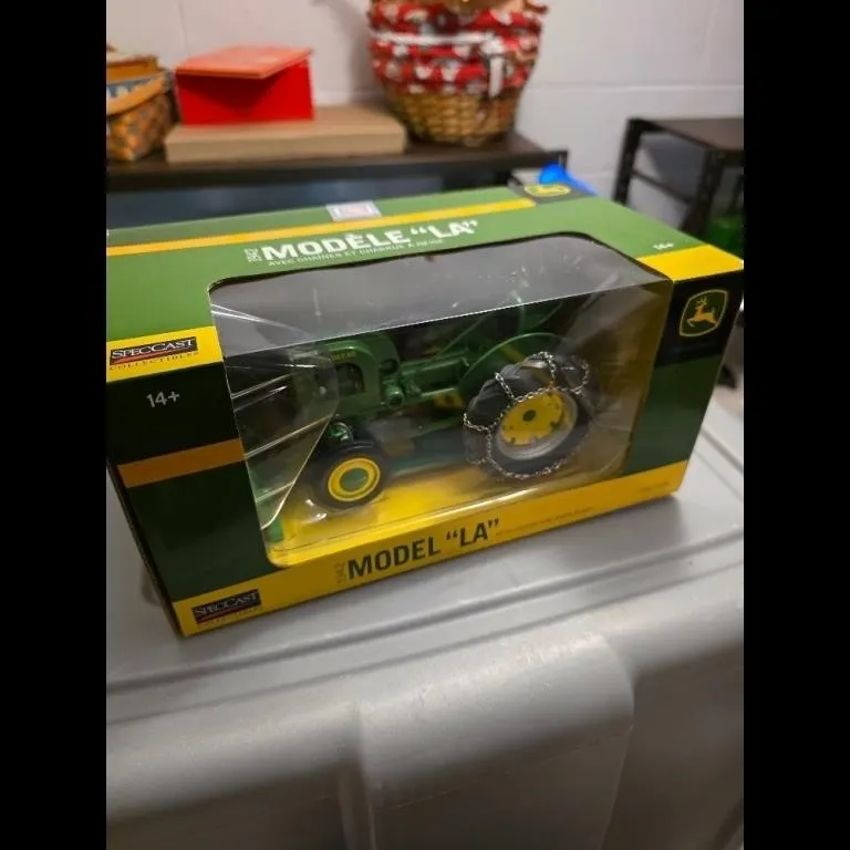 SpecCast John Deere Model "LA" Tractor with Chains