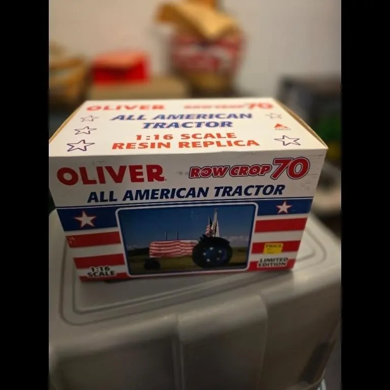 Oliver Row Crop 70 All American Tractor 1:16 Scale