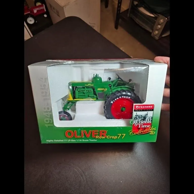 Oliver Row Crop 77 LP-Gas 1/16 Scale Tractor Model