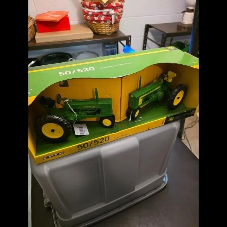 John Deere 50/520 Tractor Set Toy