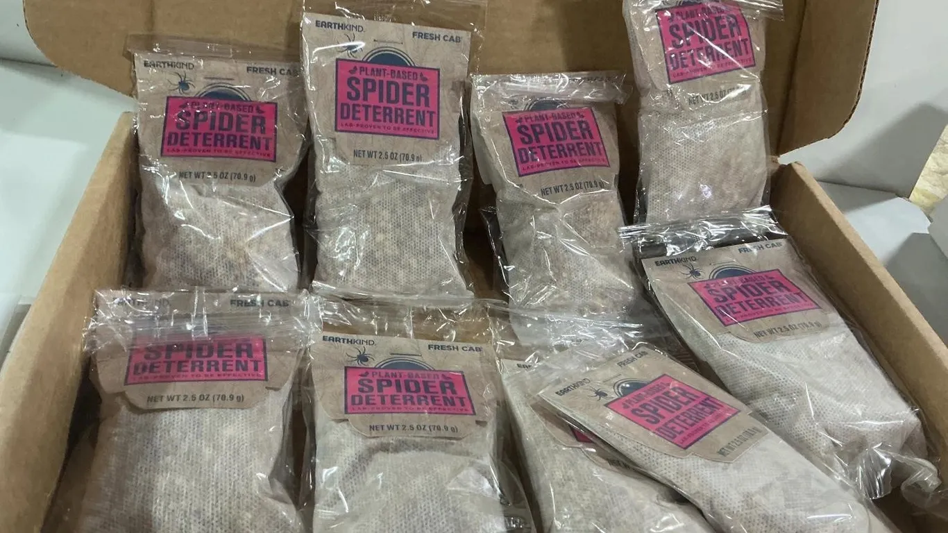 EarthKind Spider Deterrent Pouches 8pk