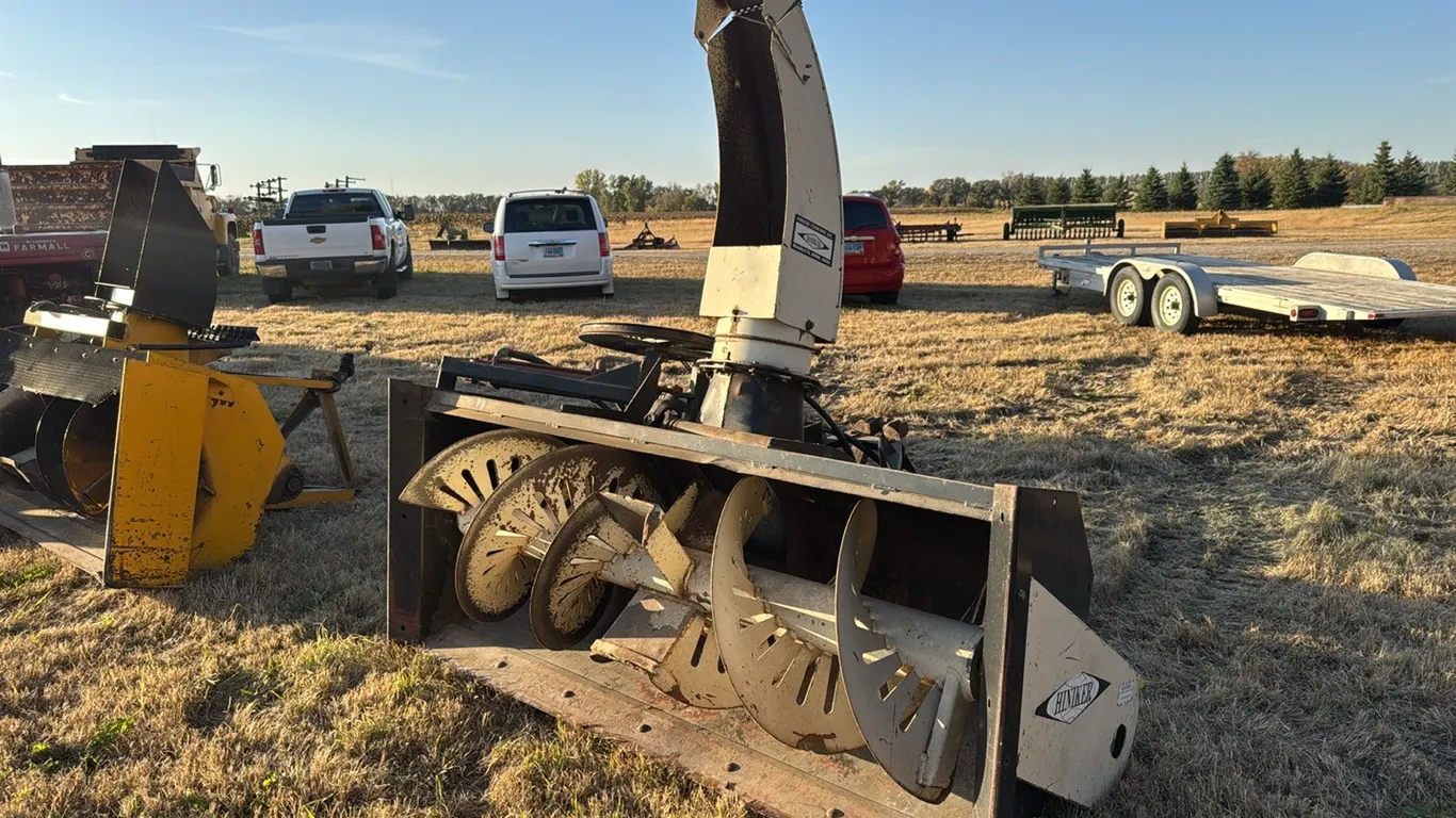 Hiniker 76” 3pt snowblower