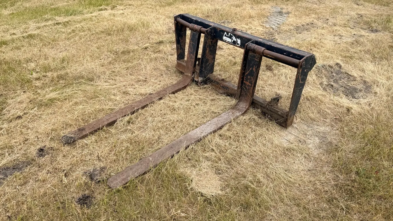 48" Pallet forks for skidsteer
