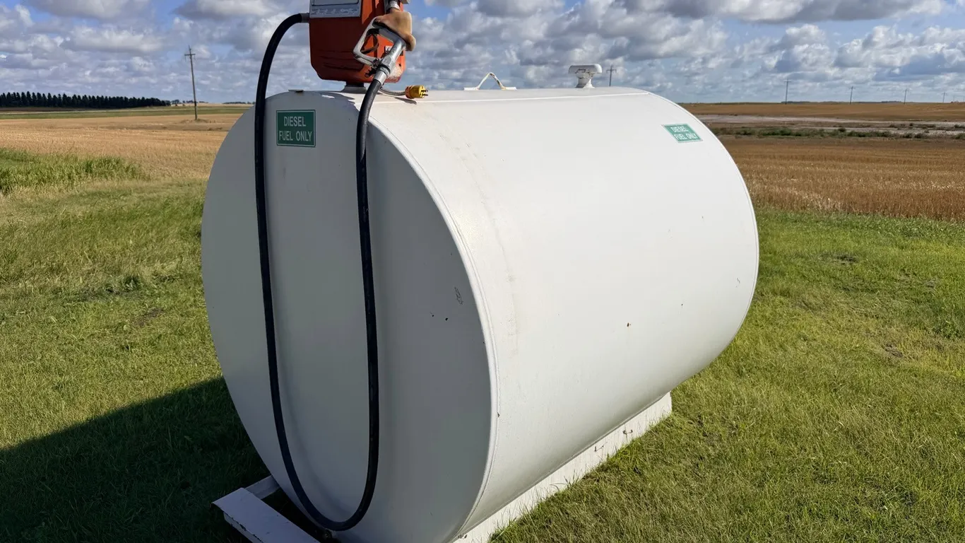 1000 Gallon guel tank w/ Gasboy pump & nozzle