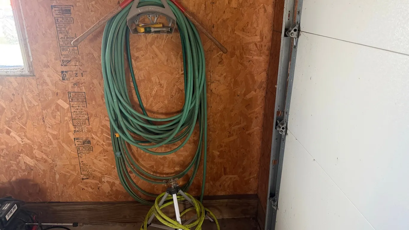Garden hose w/ lawn sprayer & garden shears
