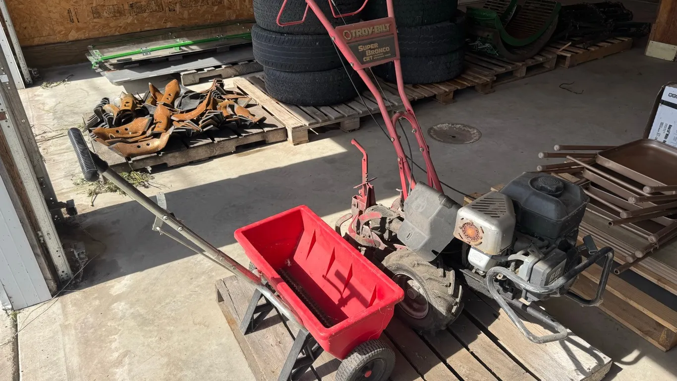 Troy-Bilt Super Bronco CRT 16" garden tiller w/ Riggs & Stratton 6 hp engine & EarthWay seeder/spreader