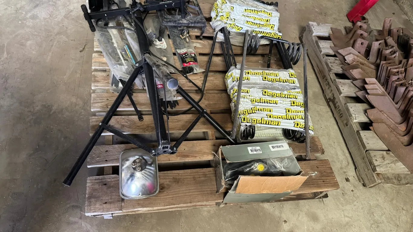 New Degelman 24"x1/2" harrow tines w/ new PTO pump & Braun LED work light