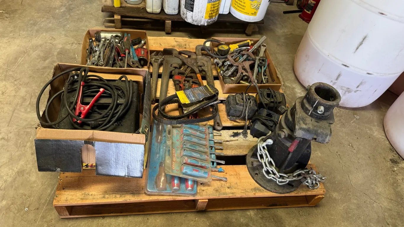 JD 200 amp 6v/12v battery charger/booster w/ assorted tools