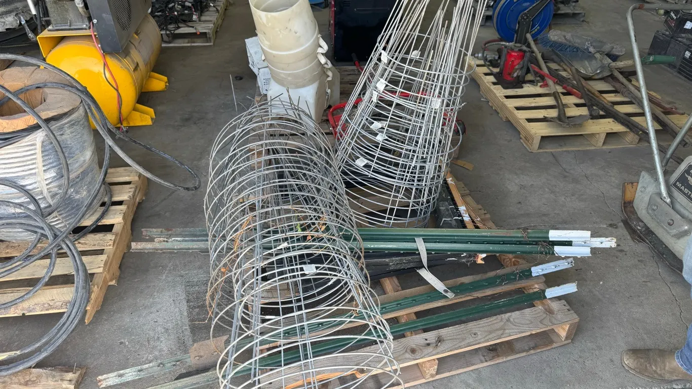 Tomato cages & T-Posts