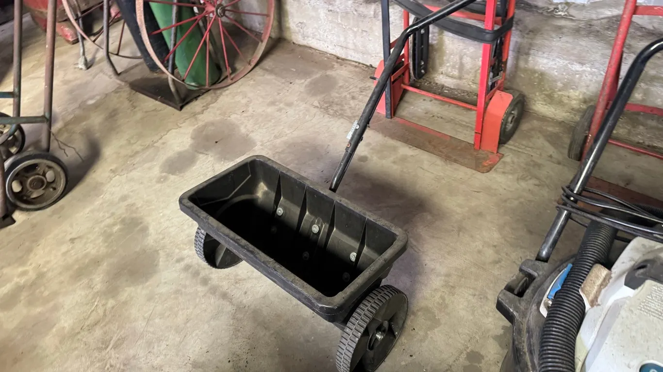 True Temper garden seeder/spreader