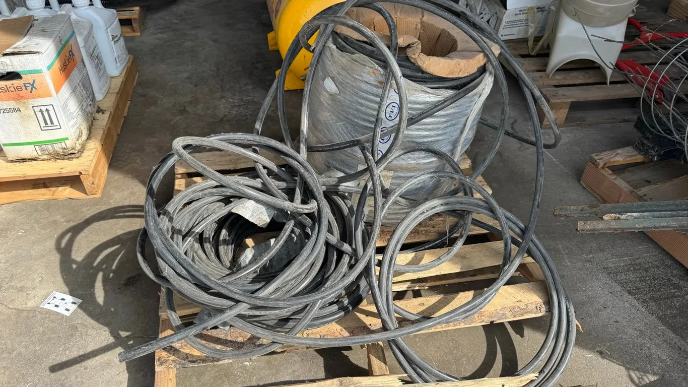 Large quantity of assorted 1/2" anhydrous hose