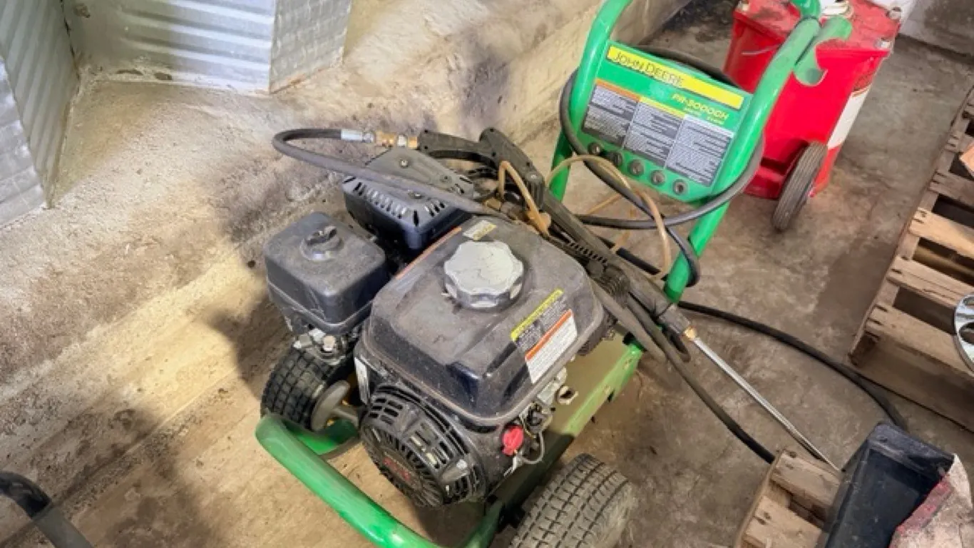 John Deere PR-3000GH 3000 psi 2.4 gpm portable pressure washer w/ hand wand