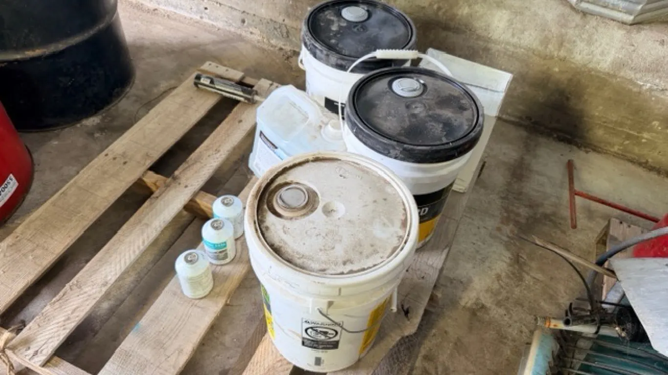 Hy-Gard hyd oil & assorted chemical