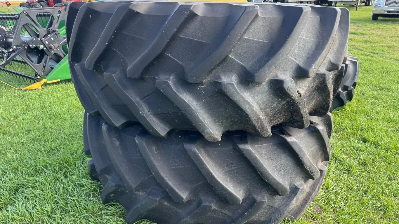 PR) Titan 710/70R38 tires on JD 10-bolt wheels