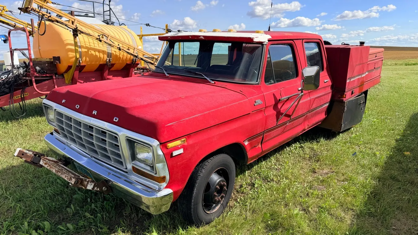 1979 Ford F350 crew cab service truck (Non-Running)