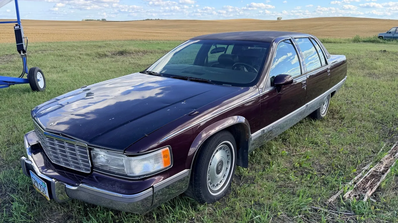 1994 Cadillac Brougham Fleetwoood sedan (Non-Running)