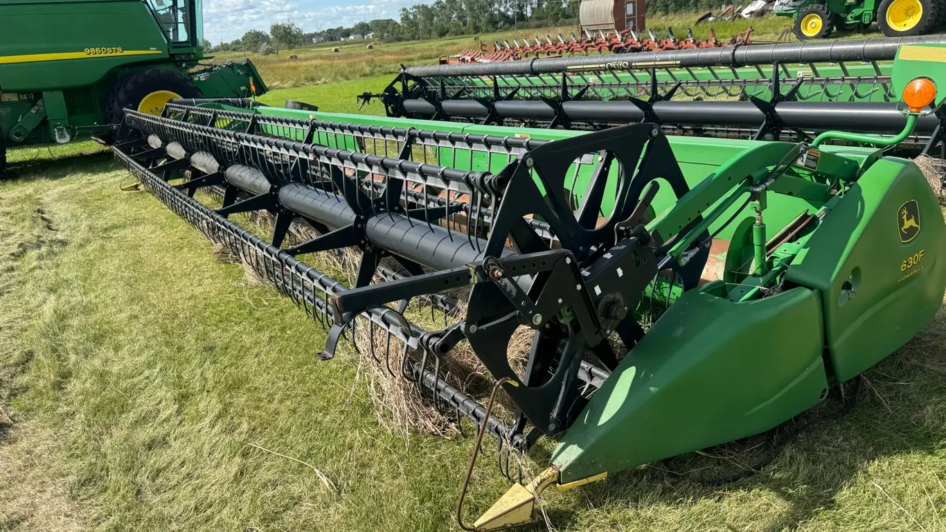 John Deere 630F HydraFlex 30' flex head (For Parts/Salvage)