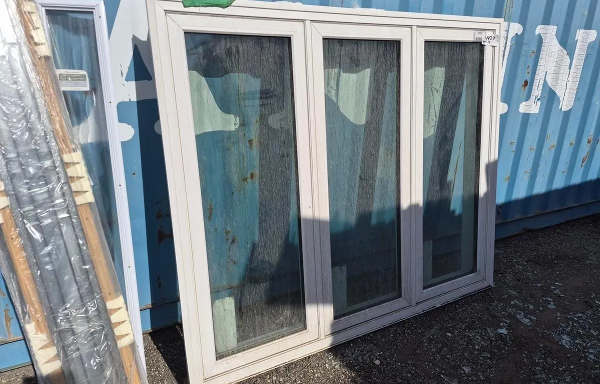 6' x 5' Triple-Pan Window
UNRESERVED