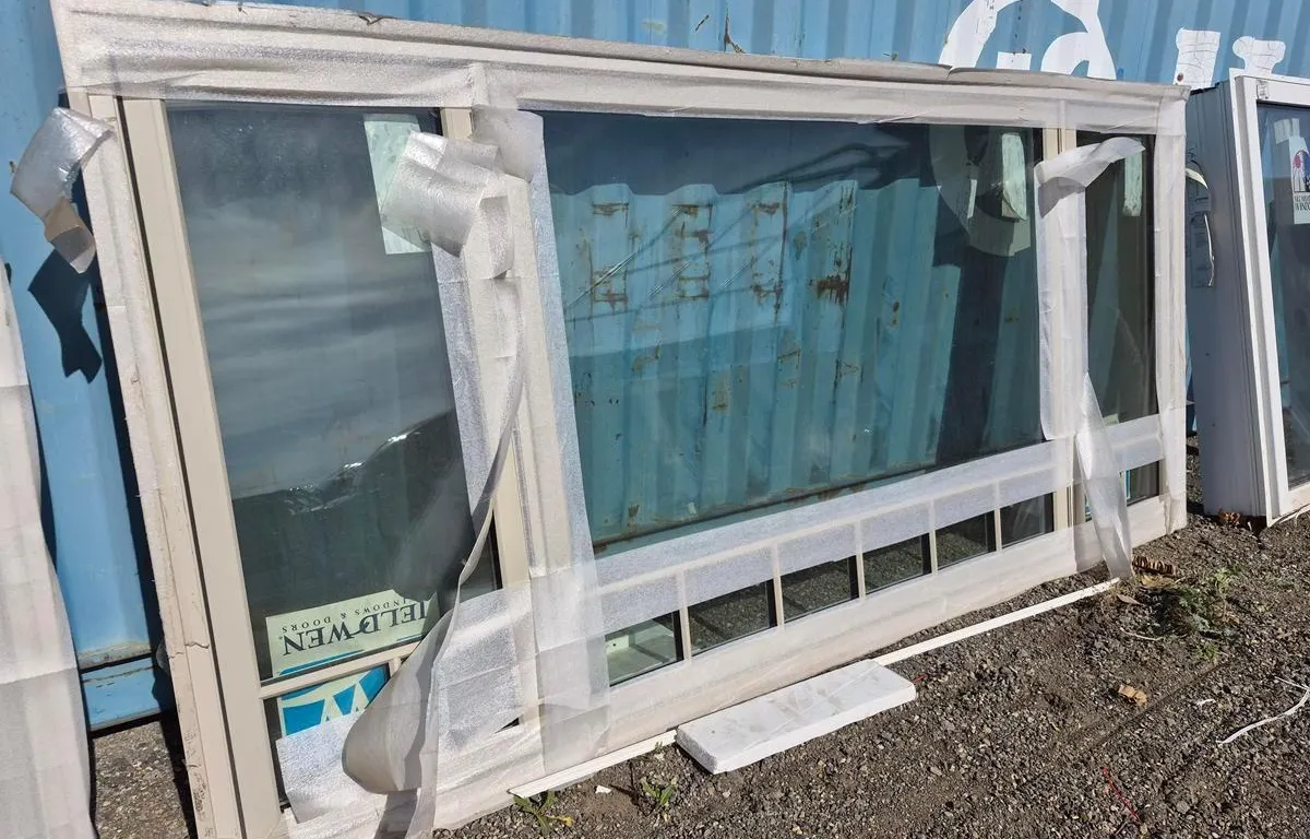 10' x 55" Window Assembly
UNRESERVED