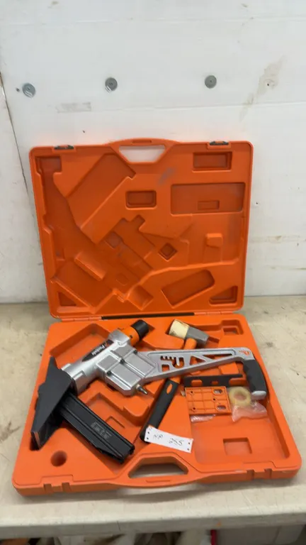 Paslode FCS200 2-in-1 Flooring Stapler/Nailer Kit with Mallet and Accessories in Case. Latches