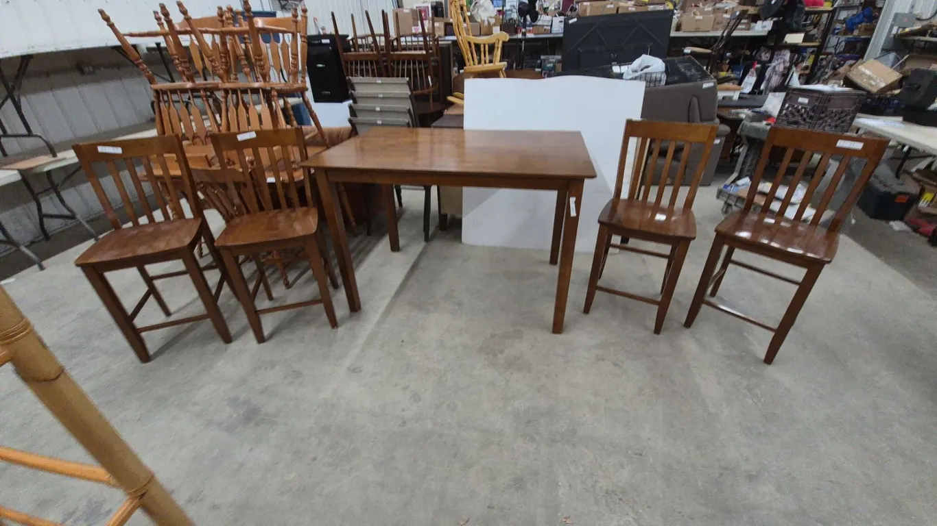 Dining Table and 6 Chairs. 36”×54”×36”
