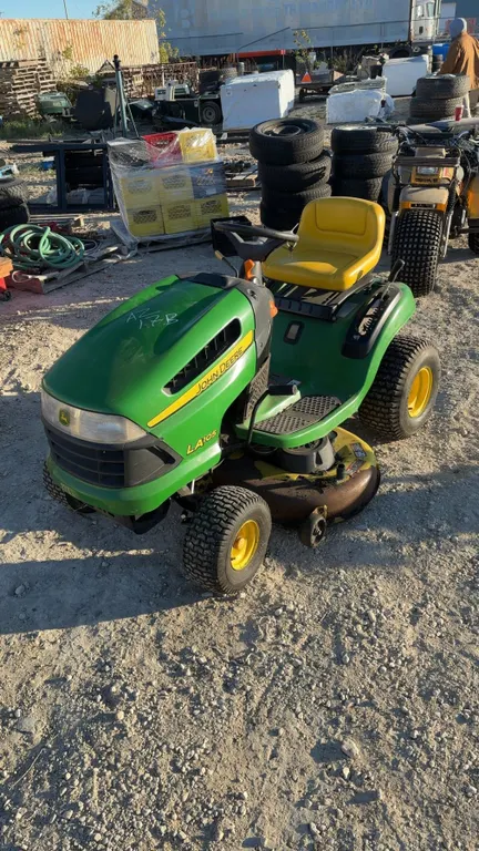 John Deere LA105 Lawn Mower, 19.5hp, 42” Cut, (Needs TLC)