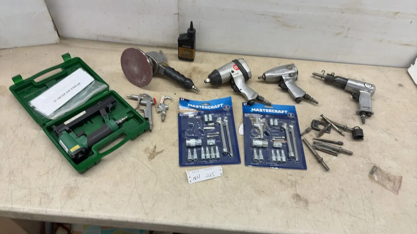 Air Tools, Stapler, Impact Wrench, Grinder, Mastercraft 17-Piece Air Tool Accessory Kits