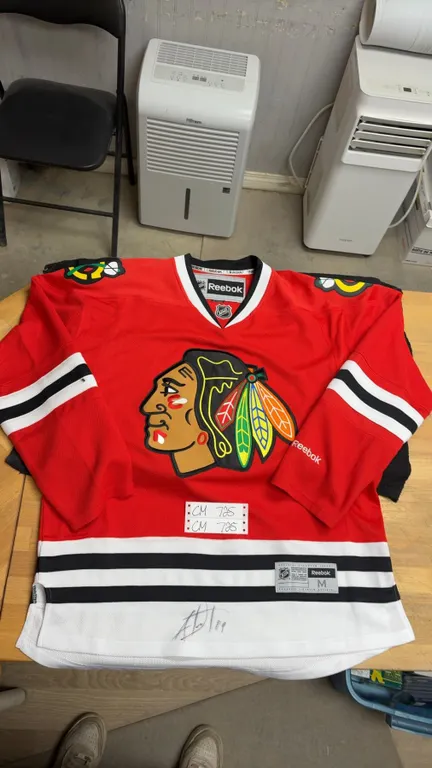 Signed Jonathan Toews Chicago Black Hawks Jersey