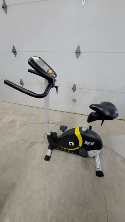 Everlast EV620 Exercise Bike with Digital Display and Adjustable Seat