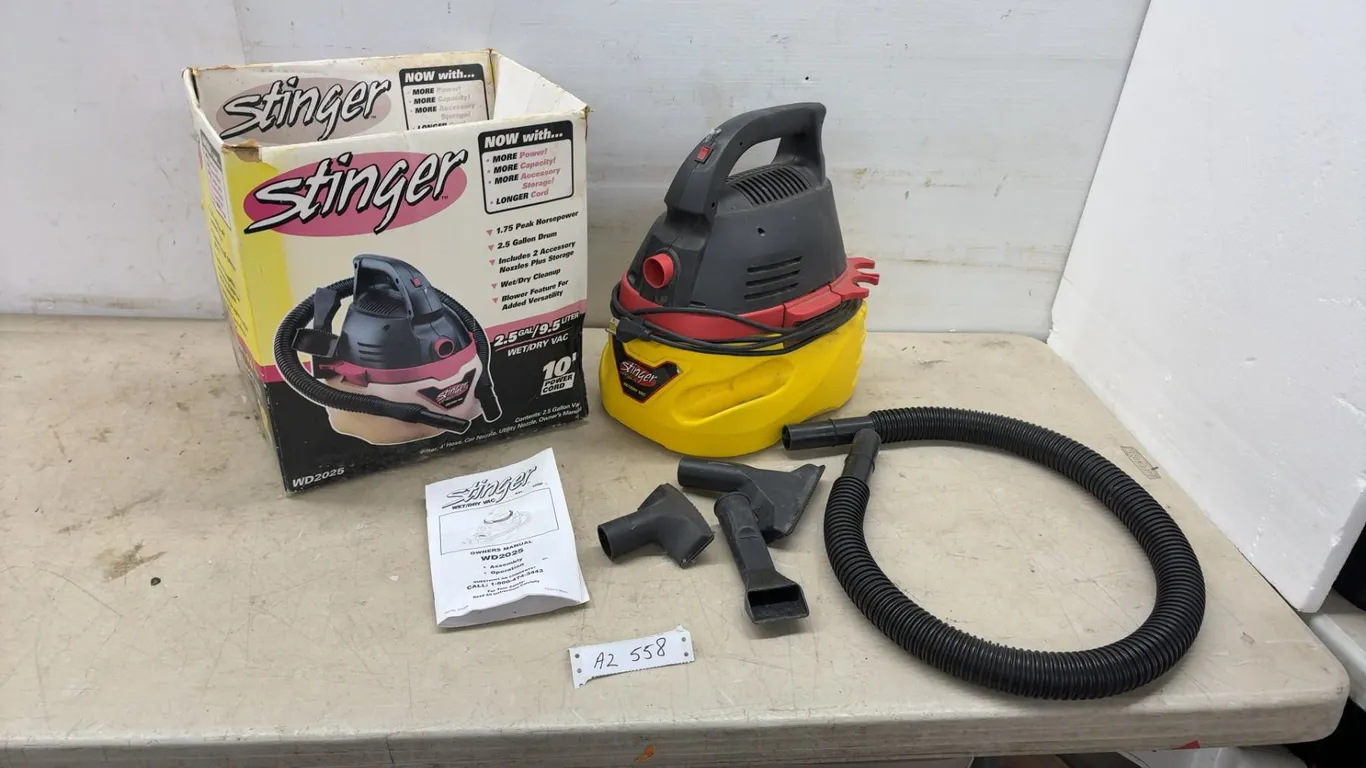 Stinger WD2025 2.5 Gallon Wet/Dry Vacuum With Hose, Accessories, Manual