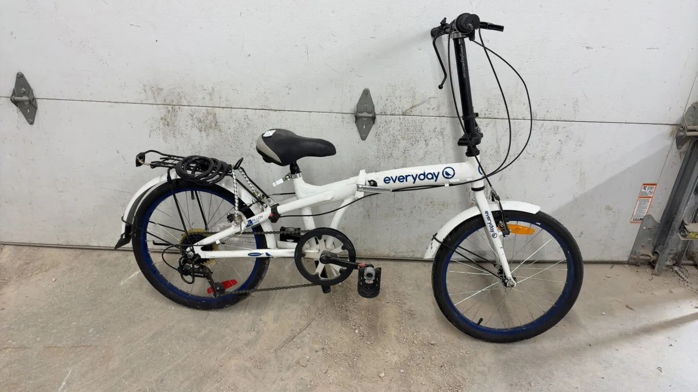 Everyday Camino Folding Bicycle, White Alloy Frame, 20” Blue Rim Wheels, 7-Speed microSHIFT