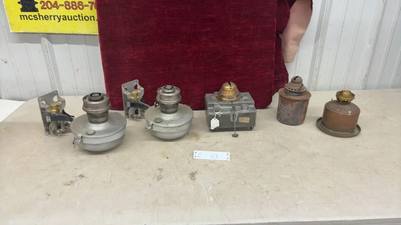Aladdin railroad caboose oil lamps x2, street lantern, and Metal kerosene lamps x2