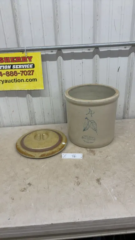 Red Wing Stoneware Co. 4-Gallon Crock With Lid