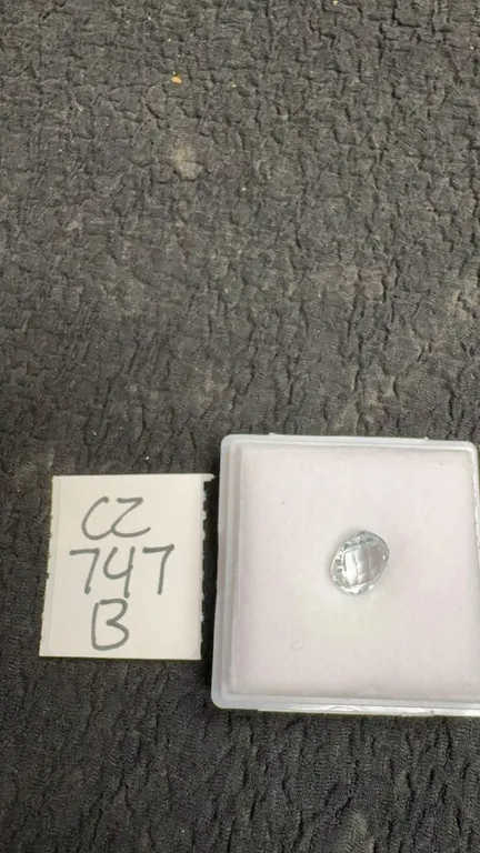 2.9 Carat Natural White Topaz, Untreated, Oval Cut, 7.0 × 9.0 Millimeter