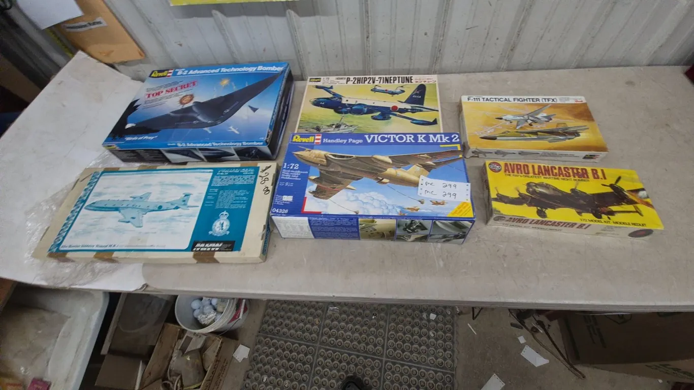 6 models 1/72 scale Revell B-2 Stealth Bomber, Handley Page Victor K Mk 2, F-111 Tactical Fighter