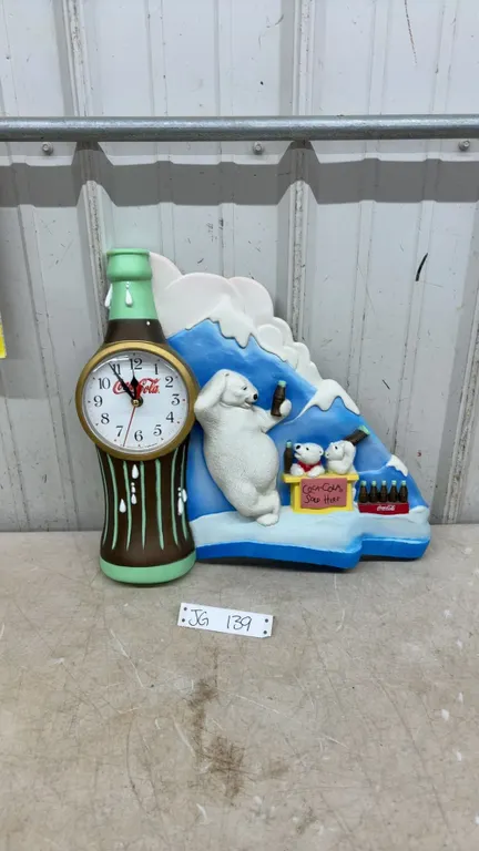 1997 Coca-Cola Advertising Battery Operated Clock, Works well
