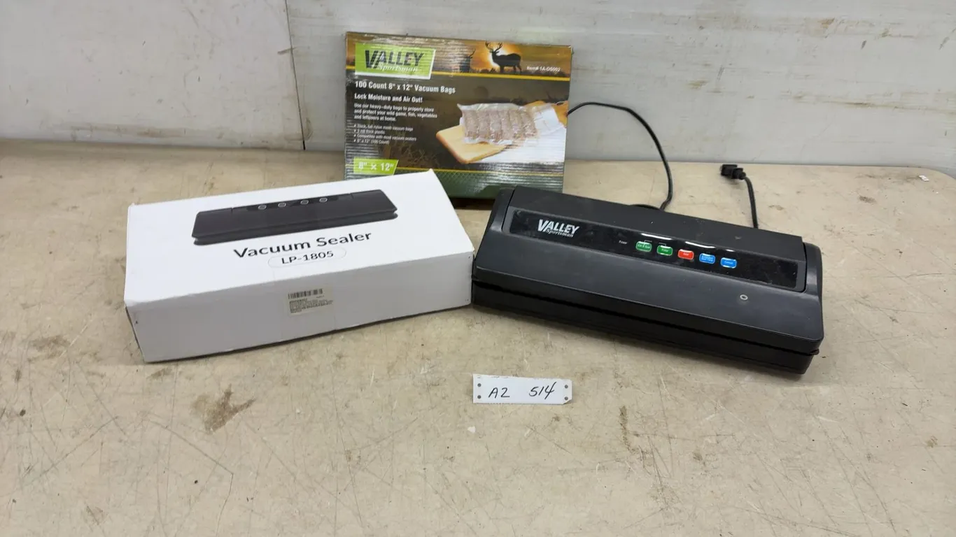 Valley Sportsman LP-1805 Vacuum Sealer, 110W, 60 KPa, and 100-Count 8” x 12” Vacuum Bags