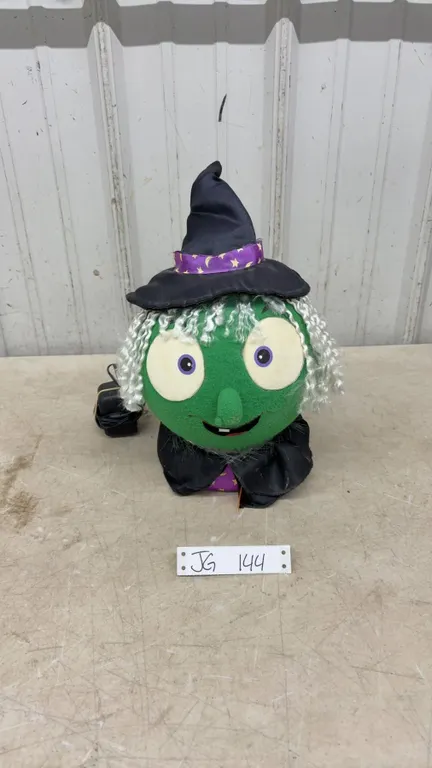 Plug In Halloween Ornament Which Lights up