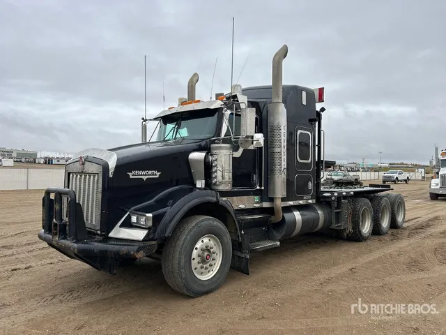 2006 Kenworth T800B 8x6 Sleeper Winch Truck