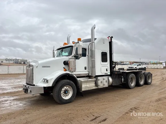 2012 Kenworth T800 8x6 Sleeper Winch Truck