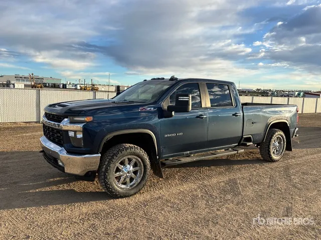 2022 Chevrolet 3500 HD LT 4x4 Crew Cab Pickup