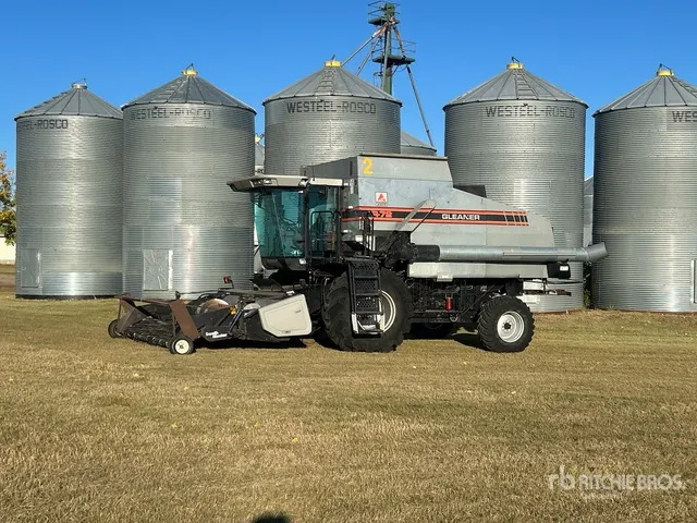 1997 Gleaner R72 Combine Harvester